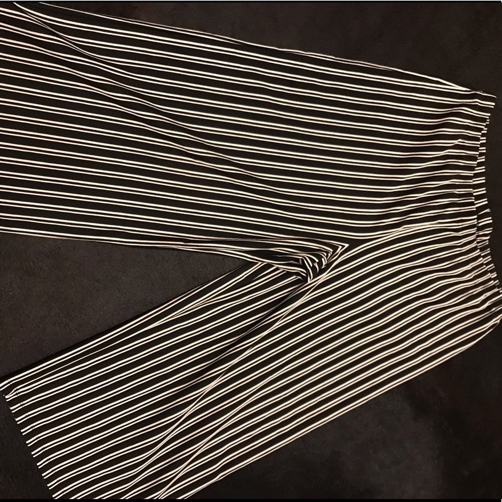 Wide Leg Stripped cropped bottoms